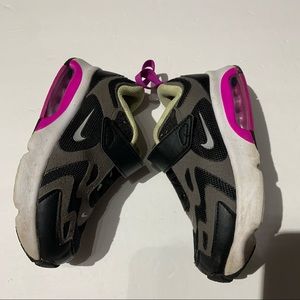 Nike Toddler Size 10C Air Max 200 sneakers